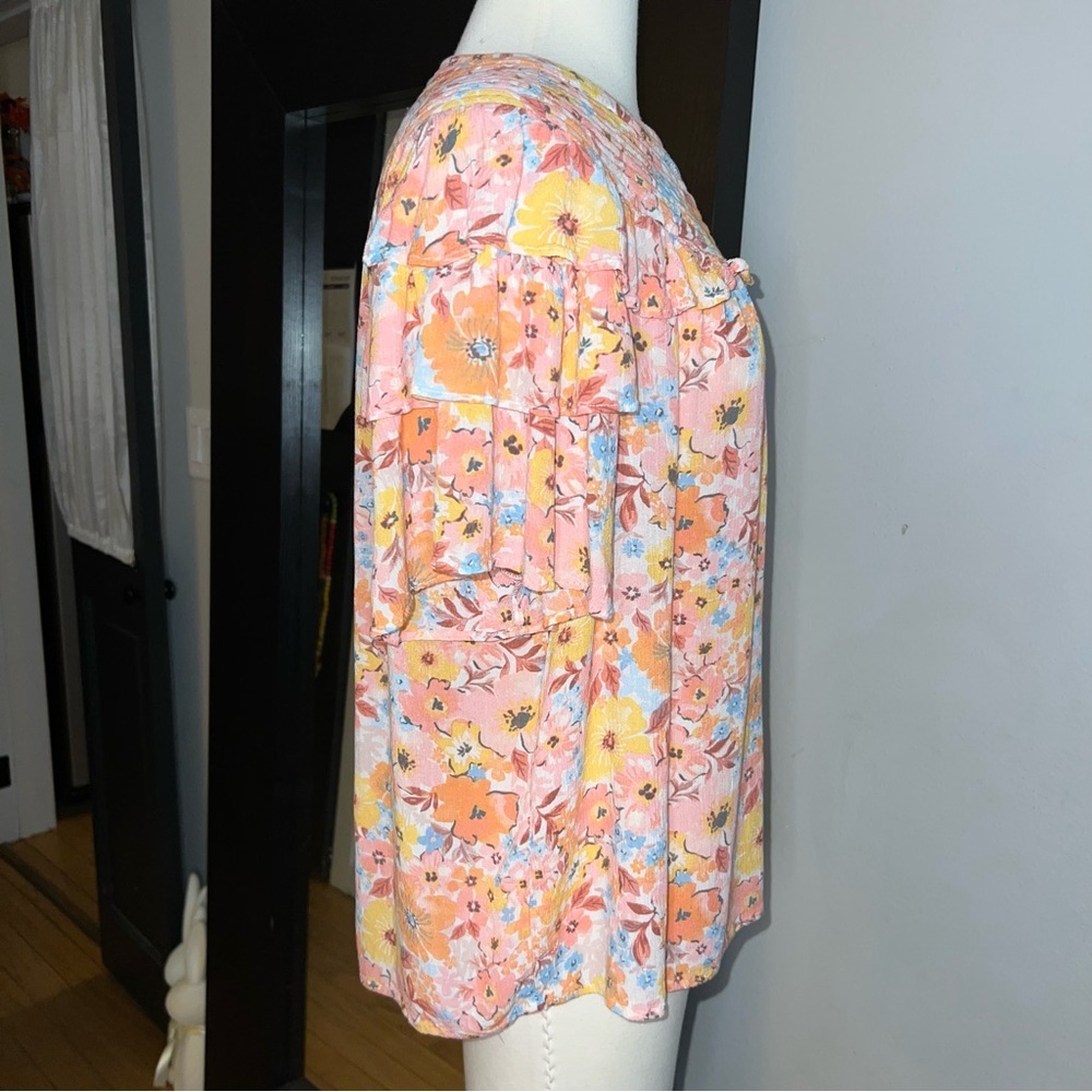 DEMOCRACY Multicolor Floral Blouse with Flowy Ruffled Sleeves - Size 2X - Picture 3 of 9